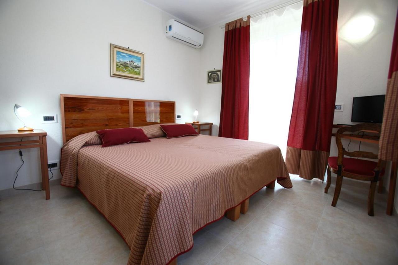 Hostal Il Vecchio Mulino Di Bairo Exterior foto